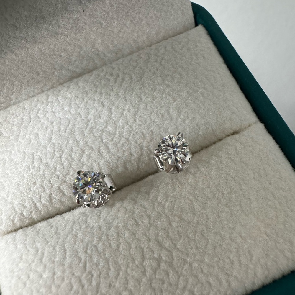 4mm -0.3ct Moissanite cluster earrings, item 0549